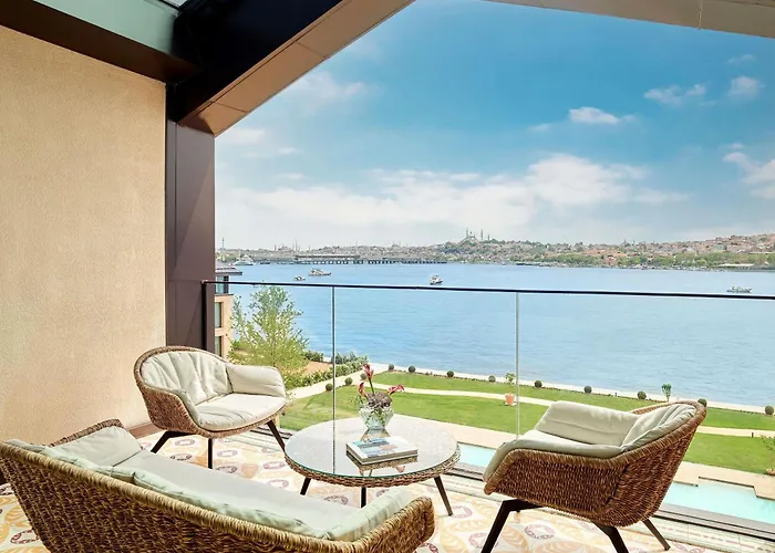 Hotel Aliee - A Paris Society Collection