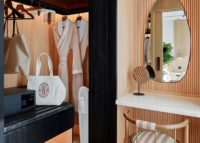 Aliee - A Paris Society Collection Hotel