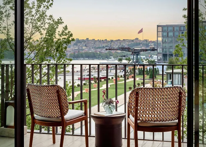 Hotel Aliee - A Paris Society Collection 5*