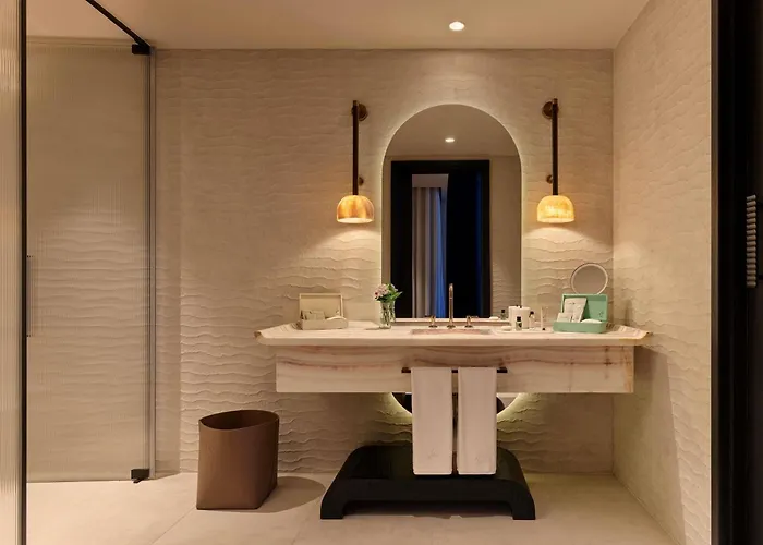 Aliee - A Paris Society Collection 5*