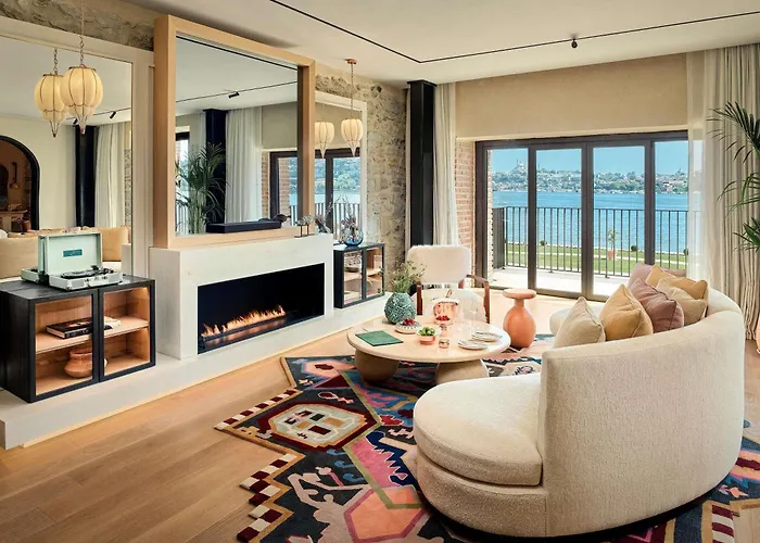 Aliee - A Paris Society Collection