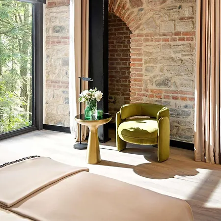 Aliee - A Paris Society Collection Otel