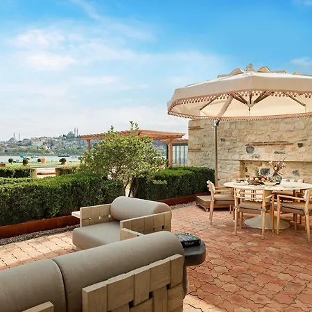 Aliee - A Paris Society Collection Hotel