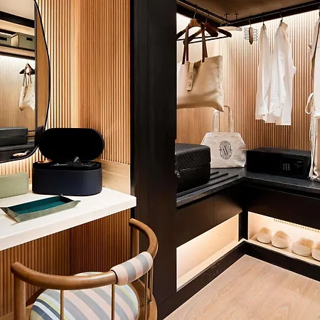 Aliee - A Paris Society Collection Otel