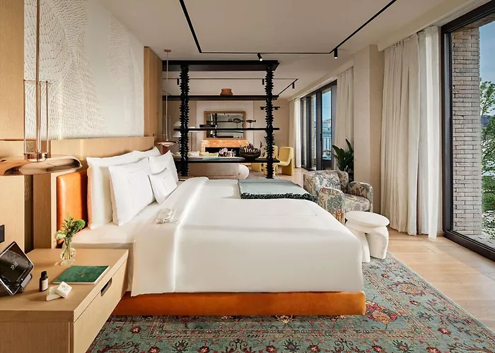 Aliee - A Paris Society Collection Hotel