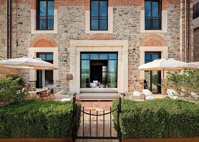 Aliee - A Paris Society Collection Hotel