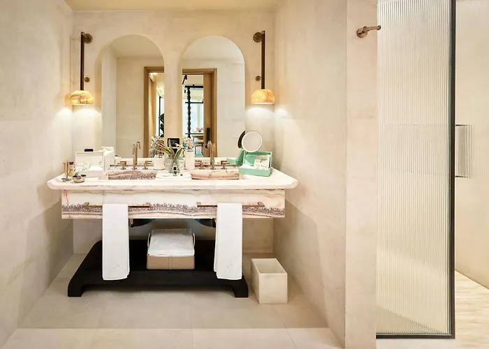 Hotel Aliee - A Paris Society Collection 5*