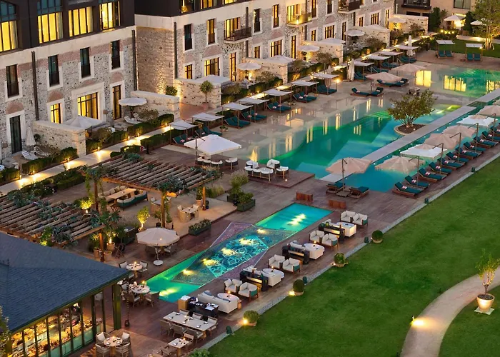 Aliee - A Paris Society Collection Hotel