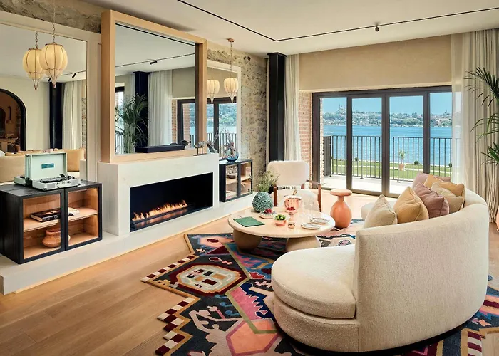 Aliee - A Paris Society Collection