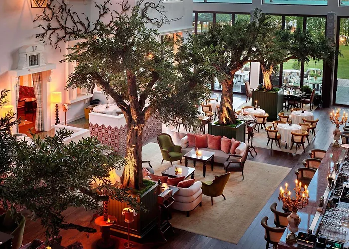 Hotel Aliee - A Paris Society Collection